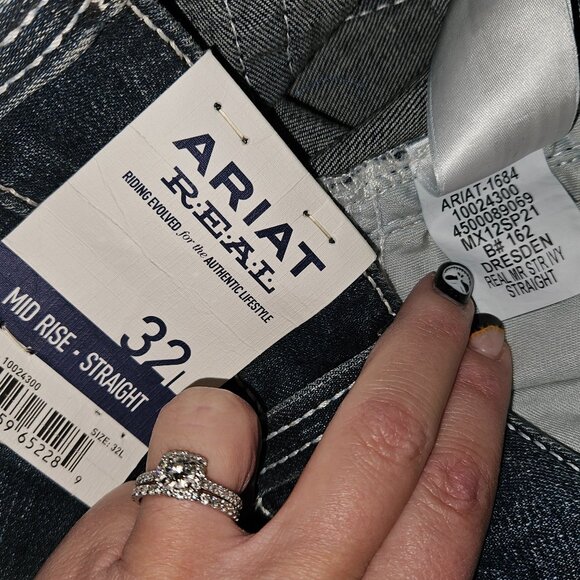 NWT- Ariat Women's REAL Ivy Dresden Dark Wash Mid Rise Straight Leg Jeans Sz 32L - Picture 3 of 7
